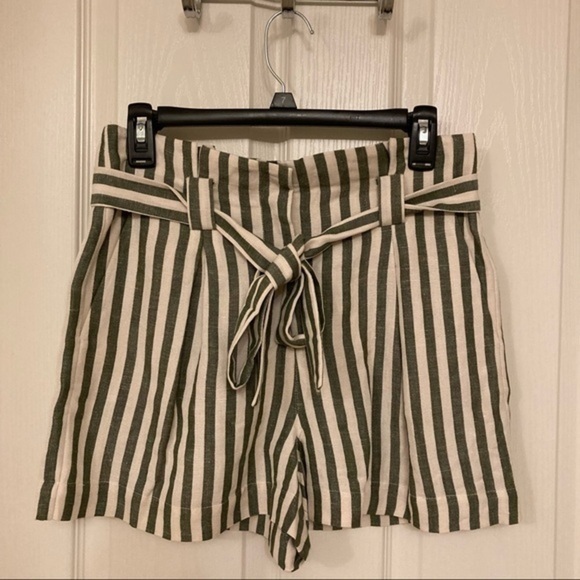 L'AGENCE Alex Linen olive/ivory stripe Shorts - Picture 5 of 9